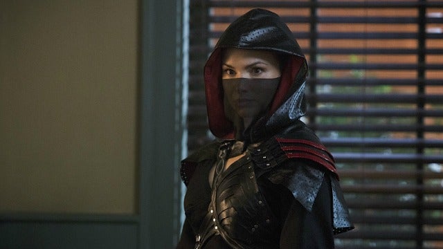 Arrow Boss Explains Oliver S Devastating Sacrifice Olicity S Future And 5 More Secrets