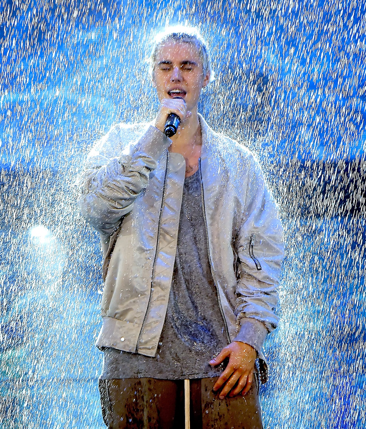 Justin Bieber Kicks Off Wet And Wild Purpose Tour With Sexy Dancing