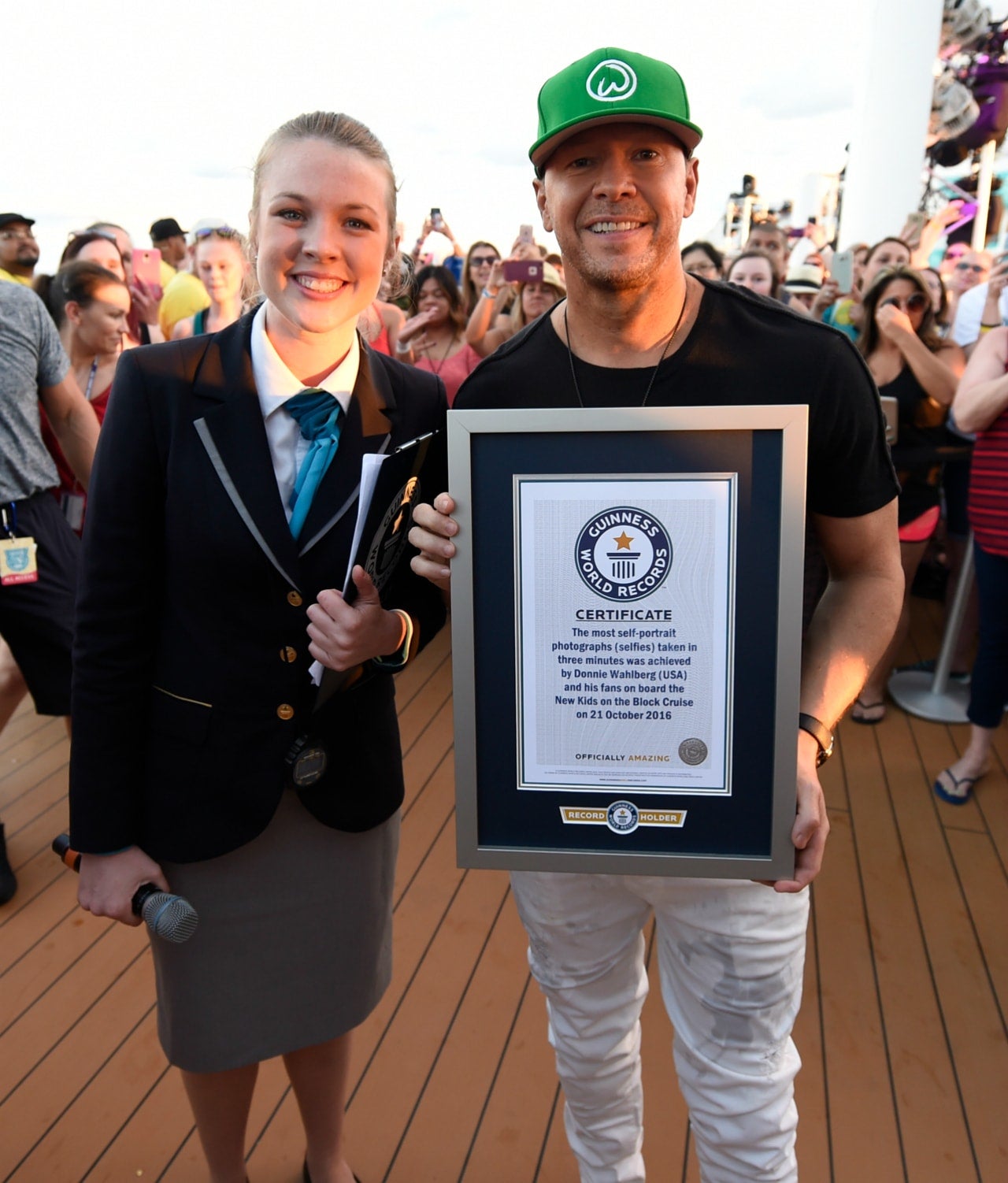 donnie-wahlberg-smashes-guinness-world-record-for-most-selfies-taken-in