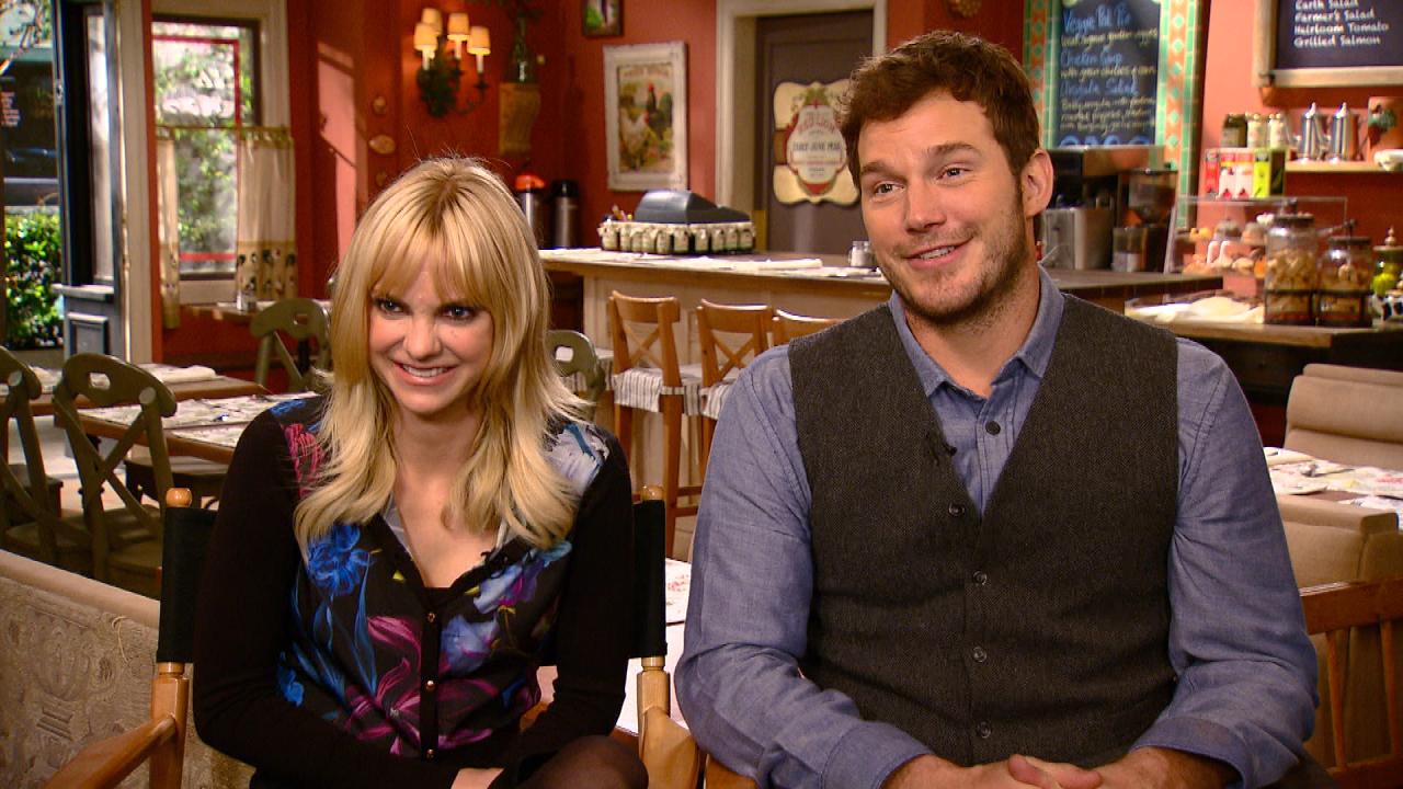 Exclusive Chris Pratt Talks Sexy Cameo On Wife Anna Faris Show Mom We Ve Been Rehearsing