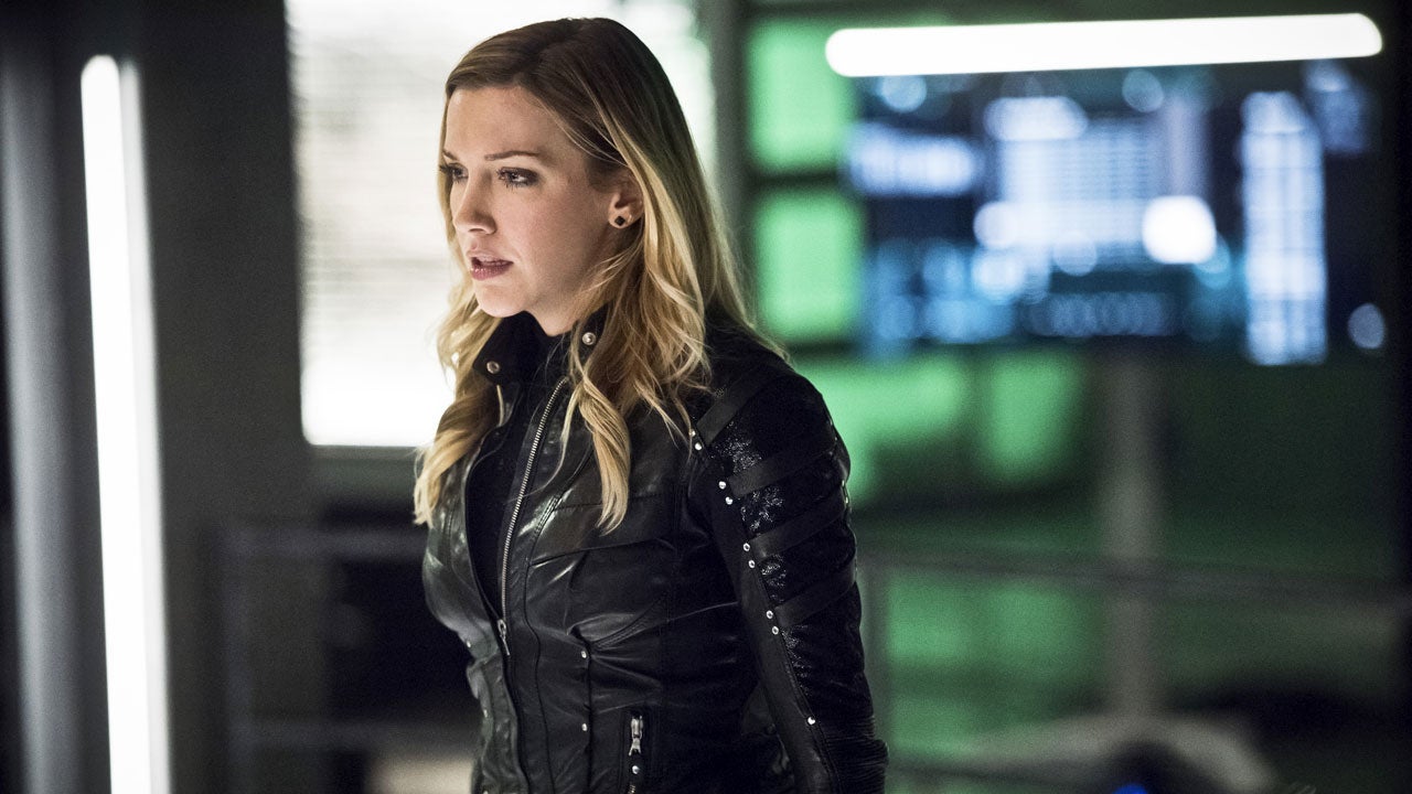 Katie Cassidy To Return To Arrow As A Series Regular Black Siren Is Here To Stay In Season