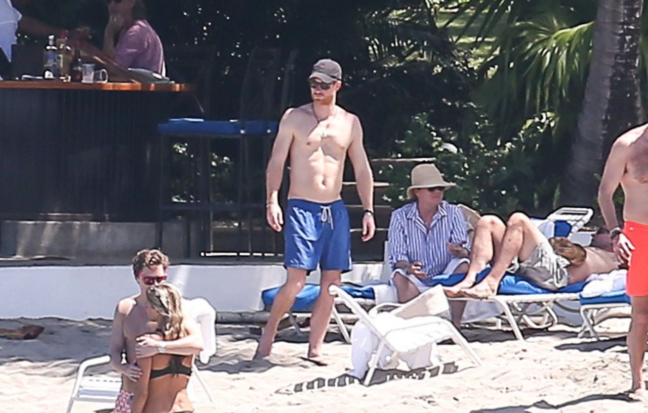 Prince Harry Spotted Shirtless On The Beach In Jamaica Check Out His Sizzling Hot Abs