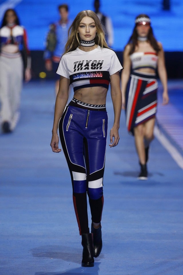Gigi Hadid Shows Off Crazy Toned Abs During Tommy Hilfiger's Milan Fashion  Week Show