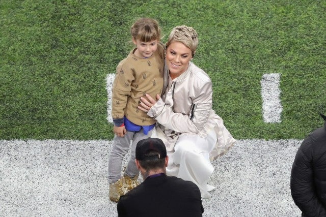 Super Bowl 2018 national anthem video: Watch Pink sing 'The Star-Spangled  Banner' 