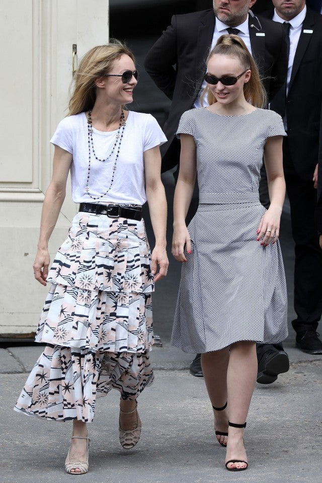 Newlywed Vanessa Paradis Beams As She Steps Out With Daughter Li Cbs News 8 San Diego Ca 3066