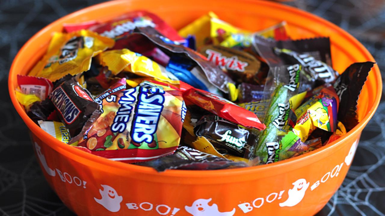 The Definitive List Of The Best And Worst Halloween Candy Entertainment Tonight 