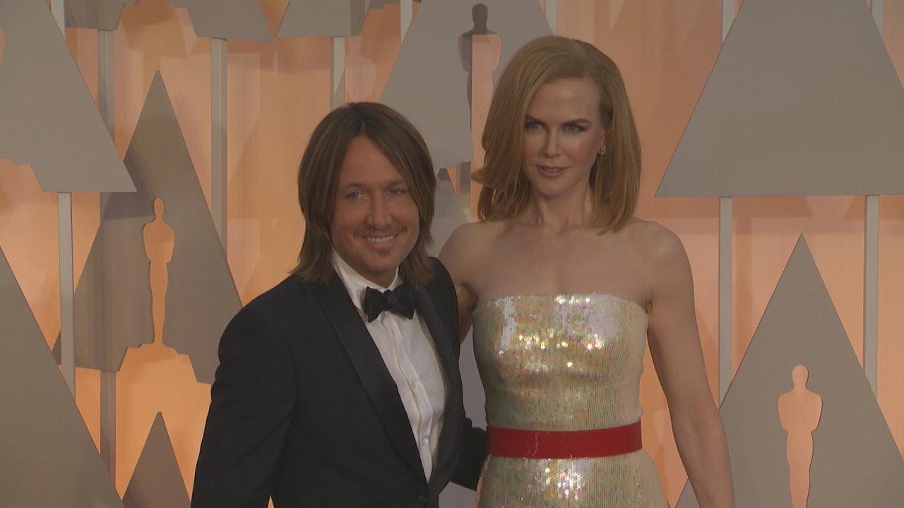 Nicole Kidman and Keith Urban Get Romantic on the Oscars Red Carpet