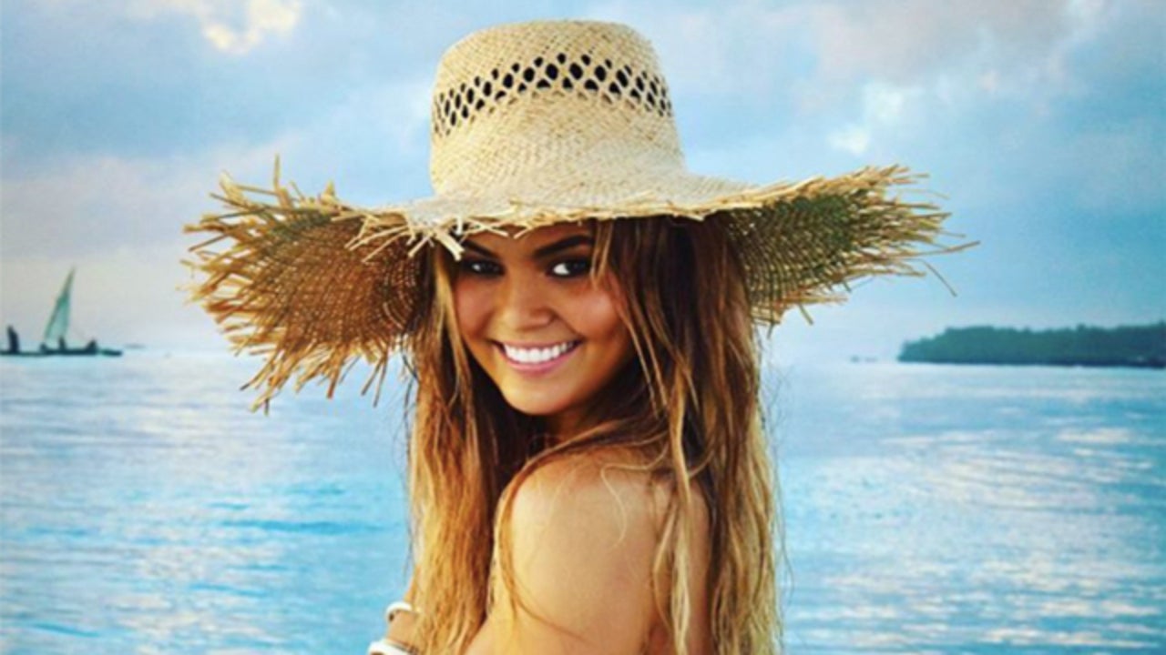 Pregnant Chrissy Teigen Strips Down To A Barely There Bikini For Sports Illustrated Swimsuit 3118