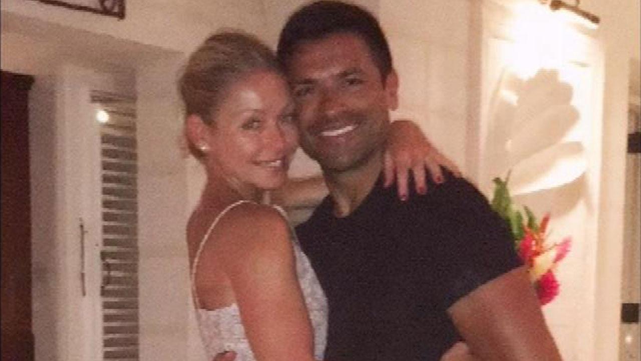 Kelly Ripa Wears Her 199 Wedding Dress 20 Years Later It Still Fits Entertainment Tonight