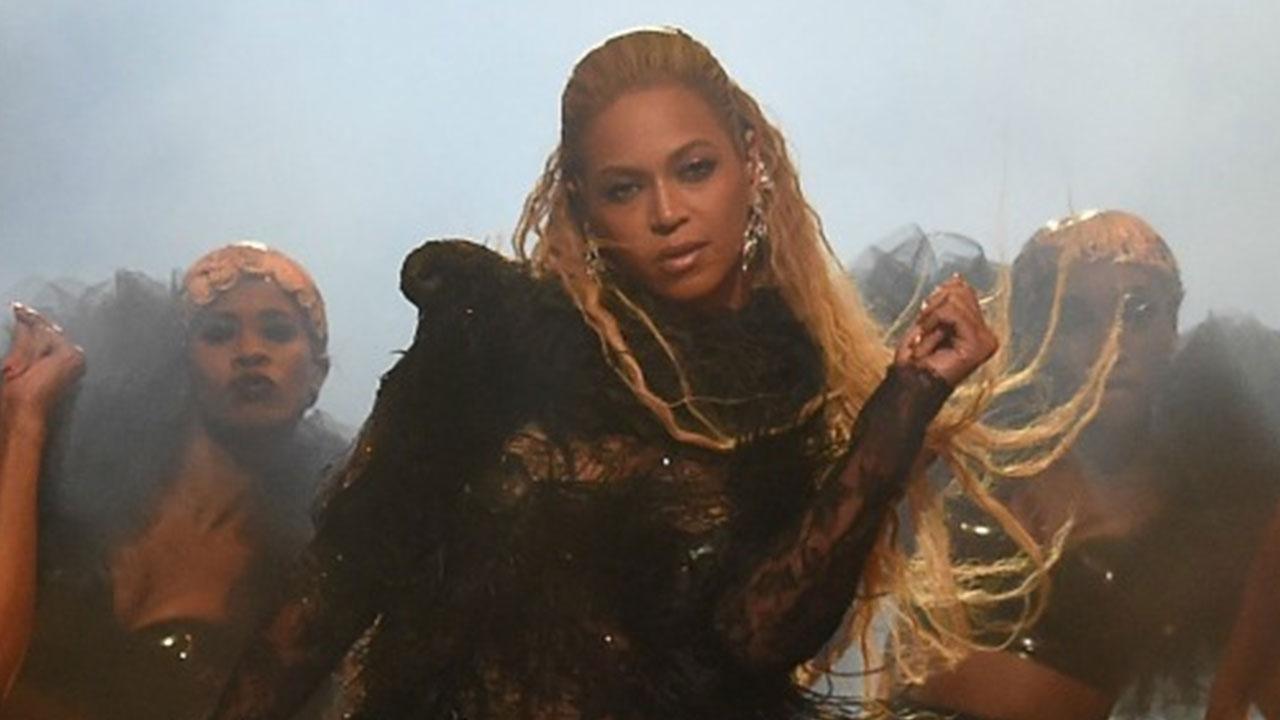 Beyonce Literally Drops the Mic With Epic VMAs Performance Relive