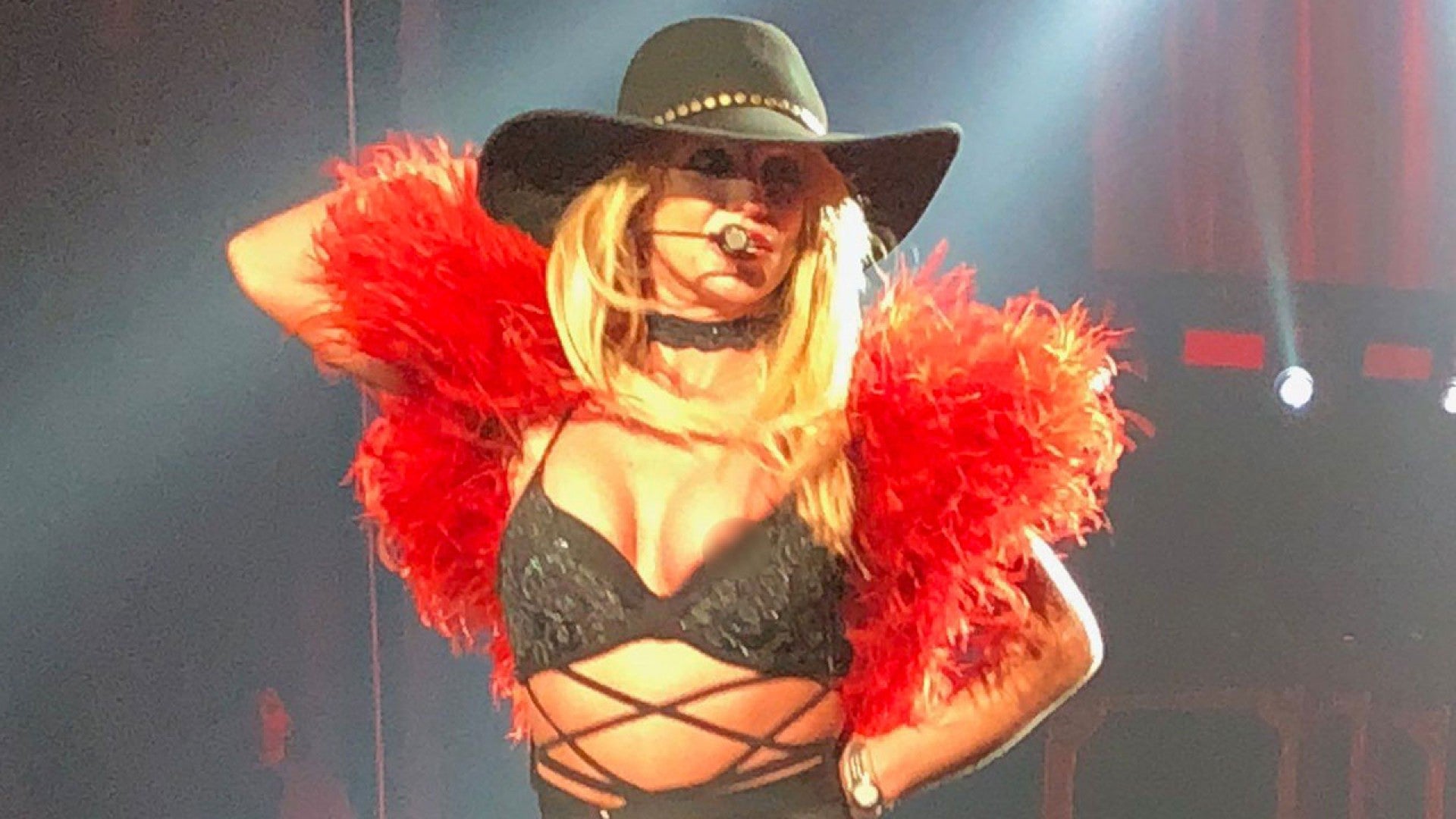 Britney spears sexy vegas show