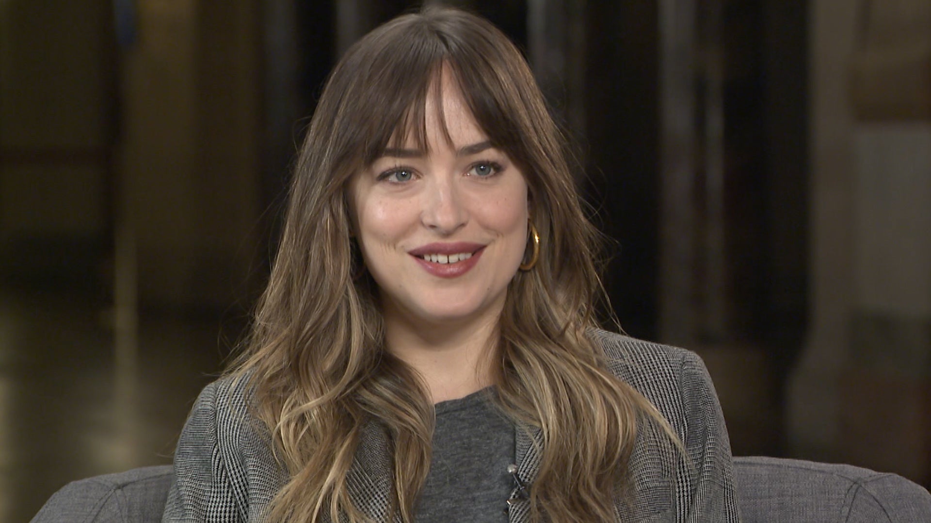 Dakota Johnson Admits Fifty Shades Sex Scenes Required Serious Psychological Preparation Exclusive Entertainment Tonight