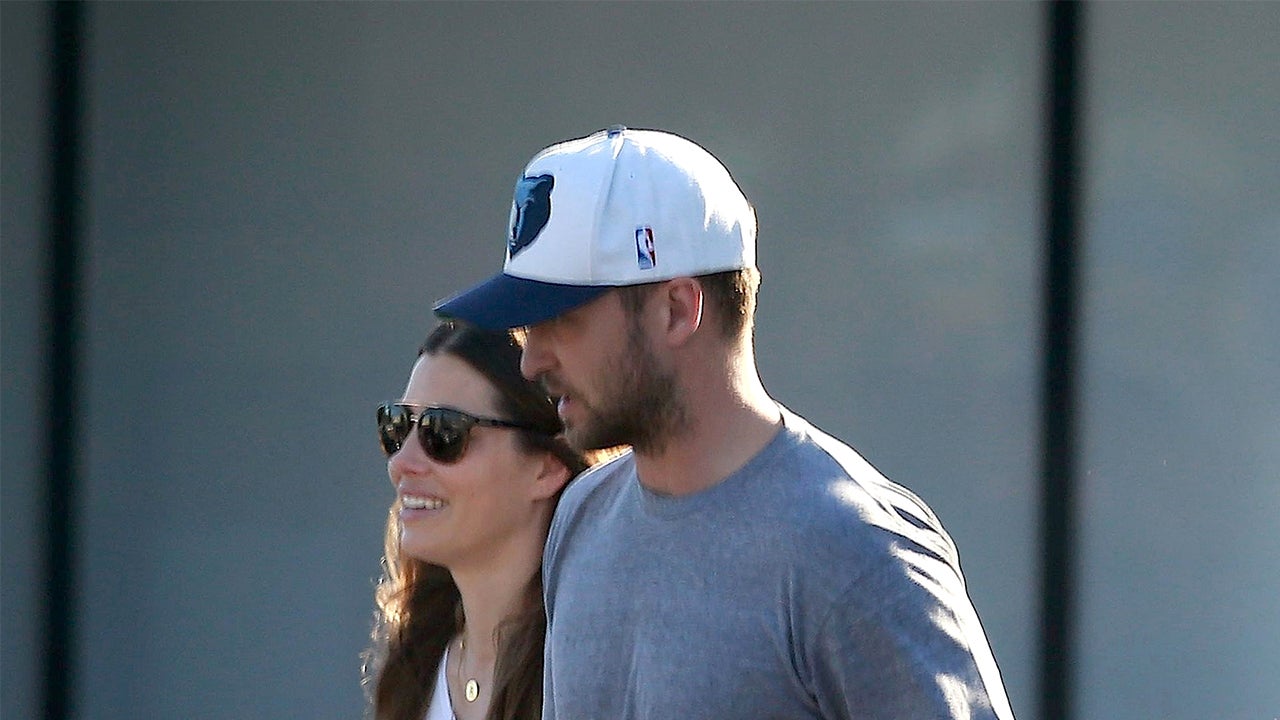 Justin Timberlake, Jessica Biel & Son Silas Step Out For Family Date –  Hollywood Life