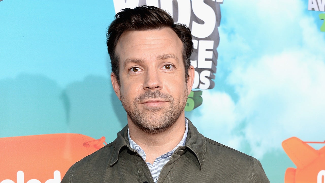 Судейкис. Jason Sudeikis Glasses. Джейсон Судейкис в футболке. Jason Sudeikis Weight loss.