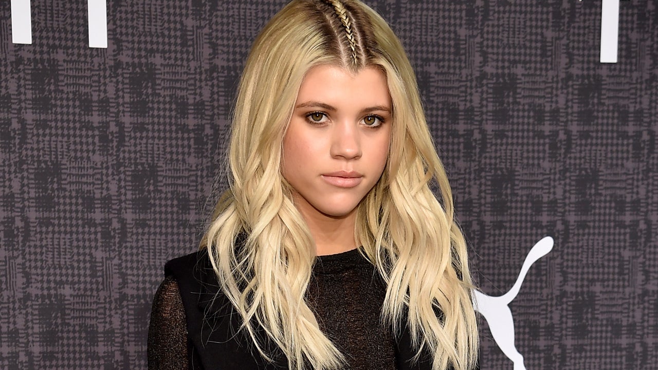 Sofia Richie Looks at New Puppies After Justin Bieber Split, Poses With ...