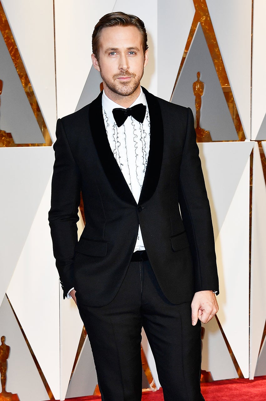 Ryan Gosling Rocks '80s Prom Tux at the Oscars, Goes Solo Without Eva ...