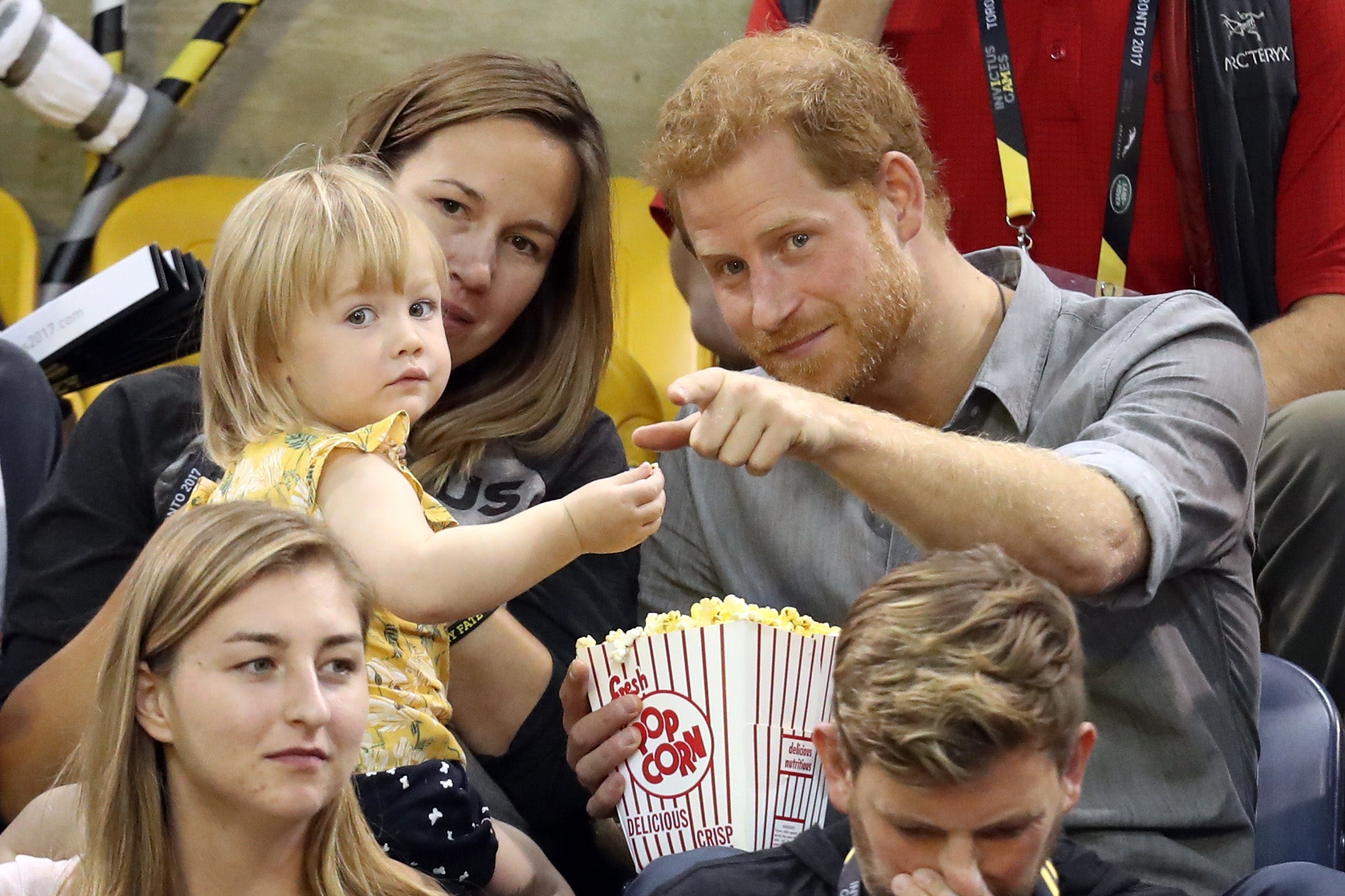  Prince Harry with toddler invictus games 2017