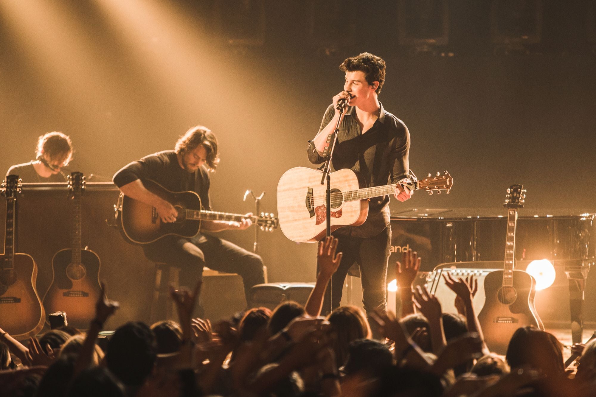 Shawn Mendes Helps Bring Mtv Unplugged Back To Life Heres Everything You Wont See On Tv