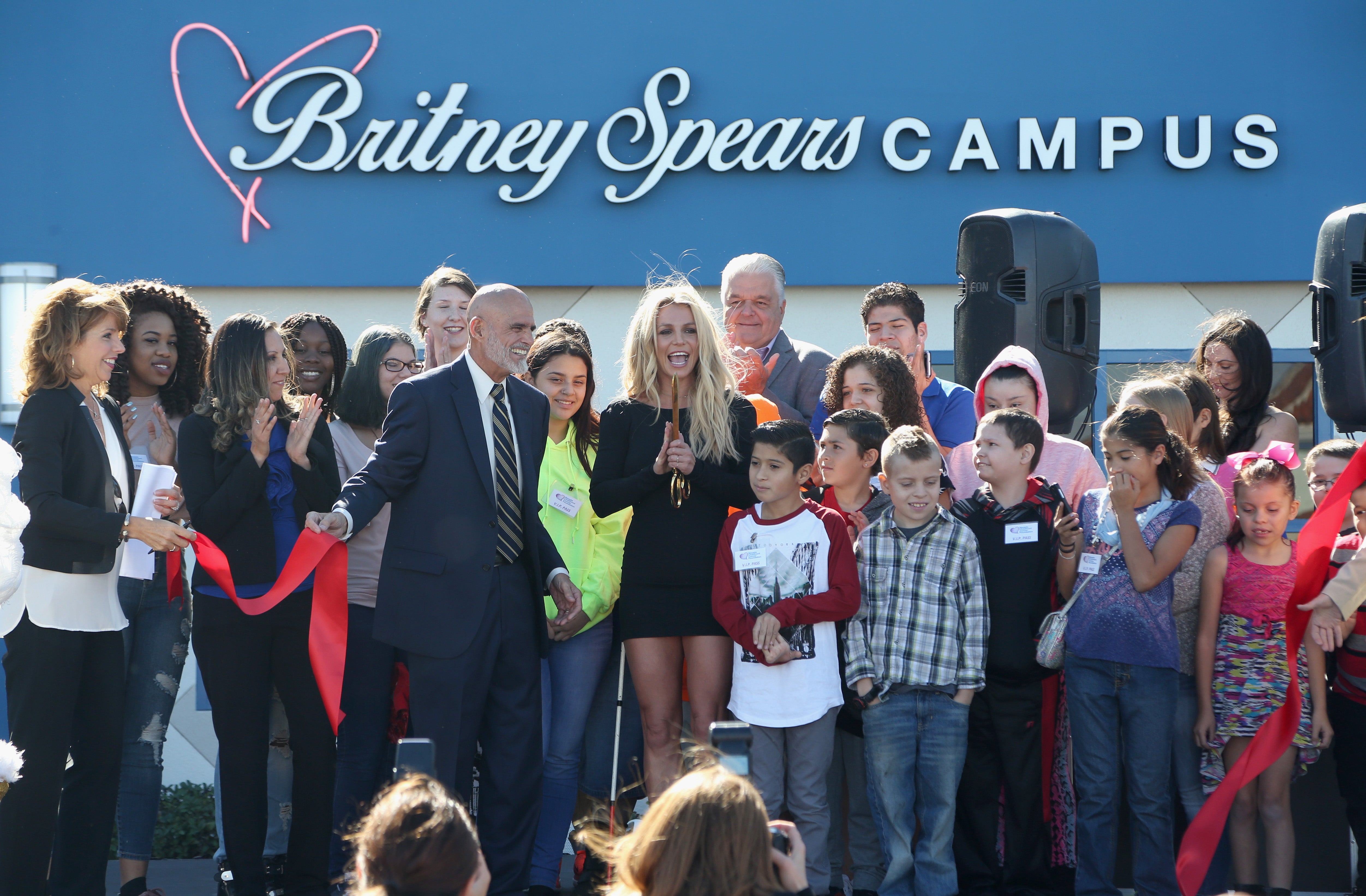 Britney Spears Opens Children s Cancer Foundation Campus in Las Vegas