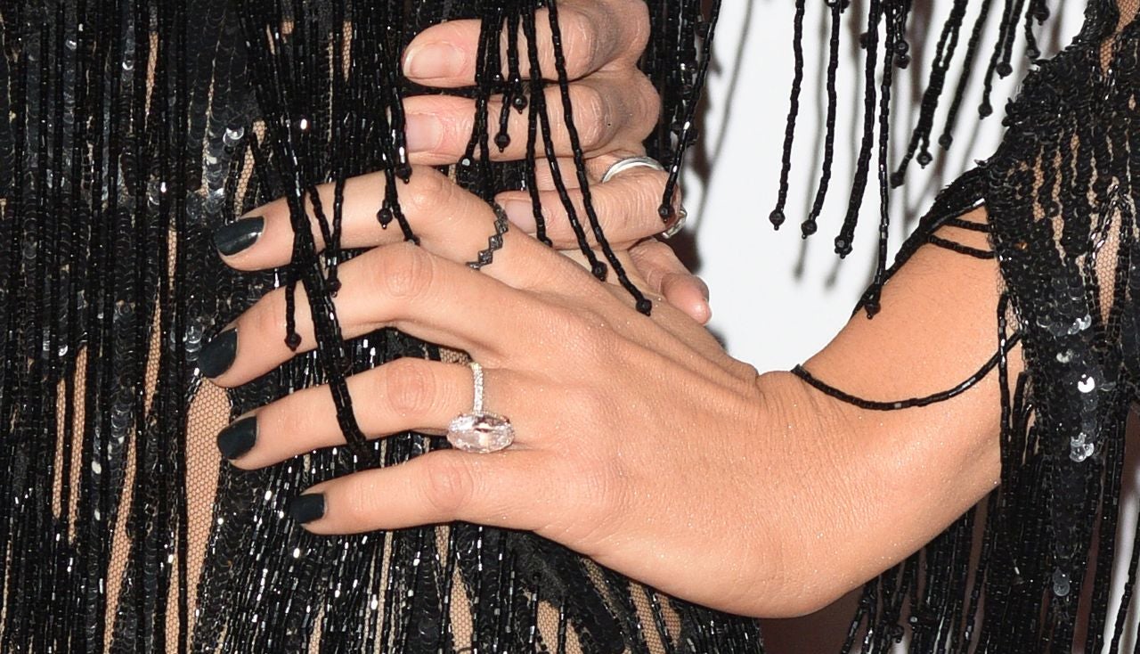 Justin Bieber's Fiancée Hailey Baldwin Shows Engagement Ring on