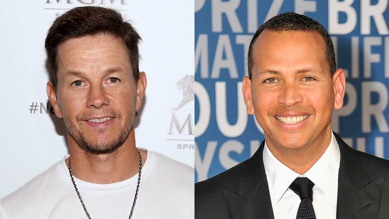 Alex Rodriguez works at Wahlburgers after losing a Red Sox bet to