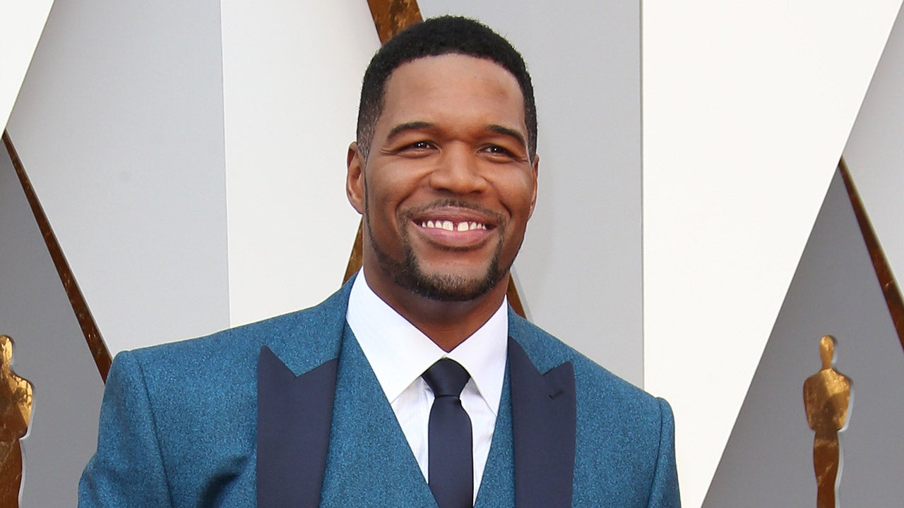 Michael Strahan's Hall of Fame bust has his famous tooth gap