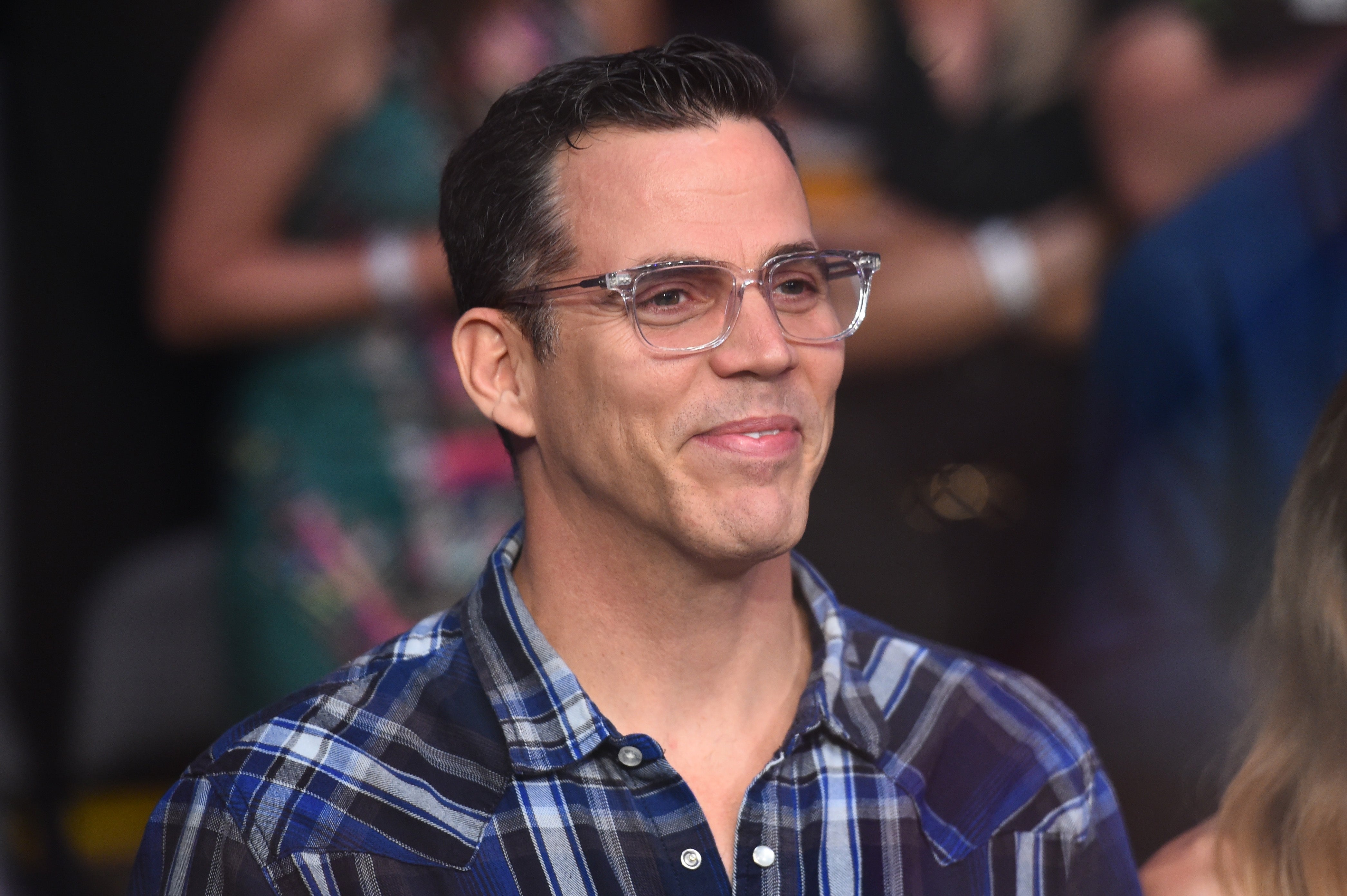 Steve-O Tapes Himself to Billboard for New Project | Entertainment Tonight