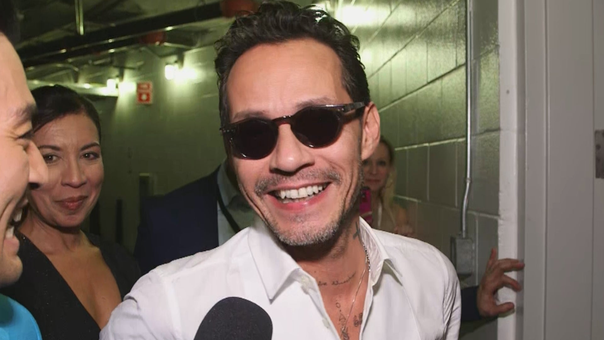 Daddy Yankee sings with Marc Anthony during his last concert