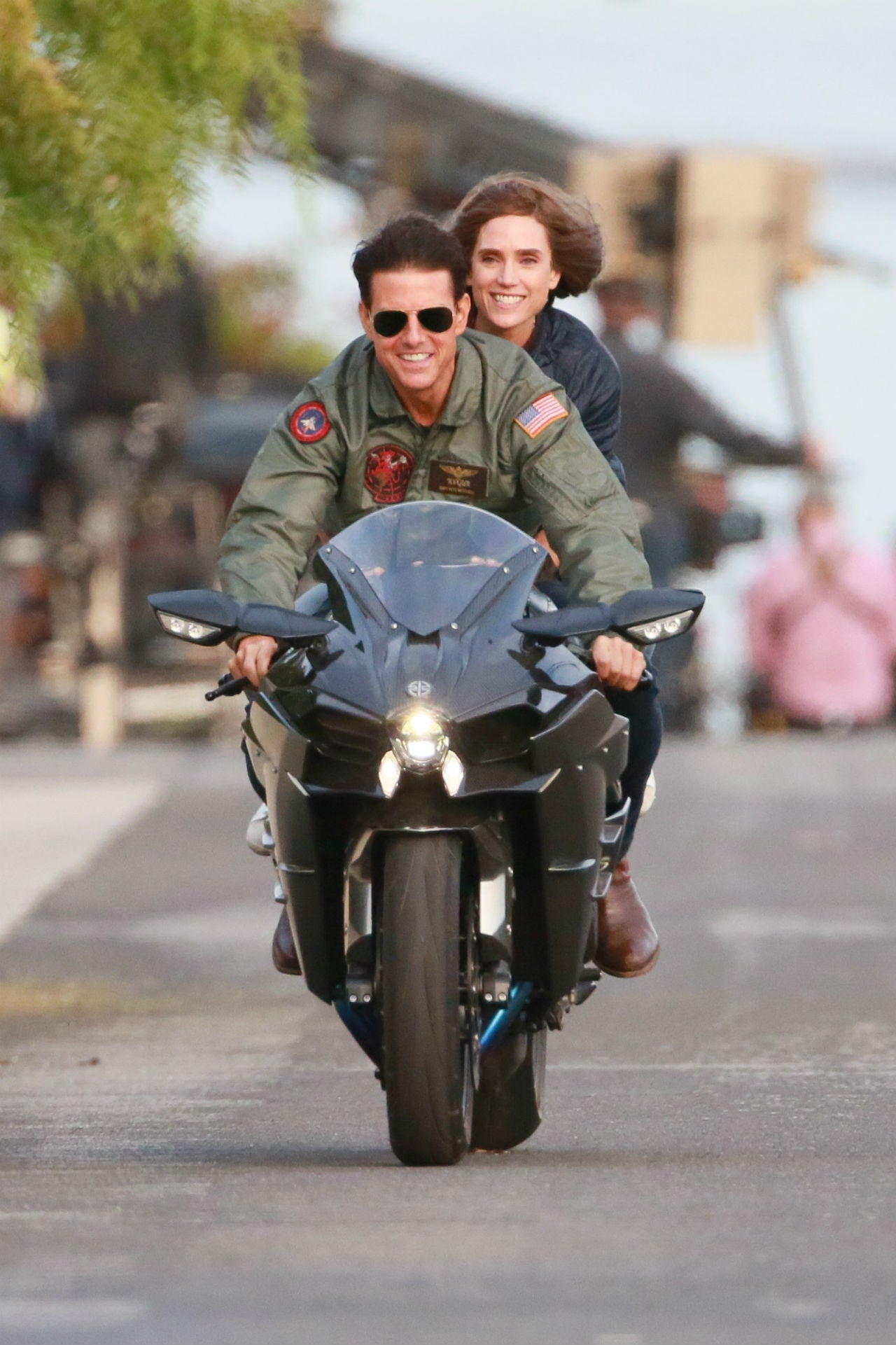 Jennifer Dishes on Riding a Motorcycle With Tom 'Top Gun' (Exclusive) | Entertainment Tonight