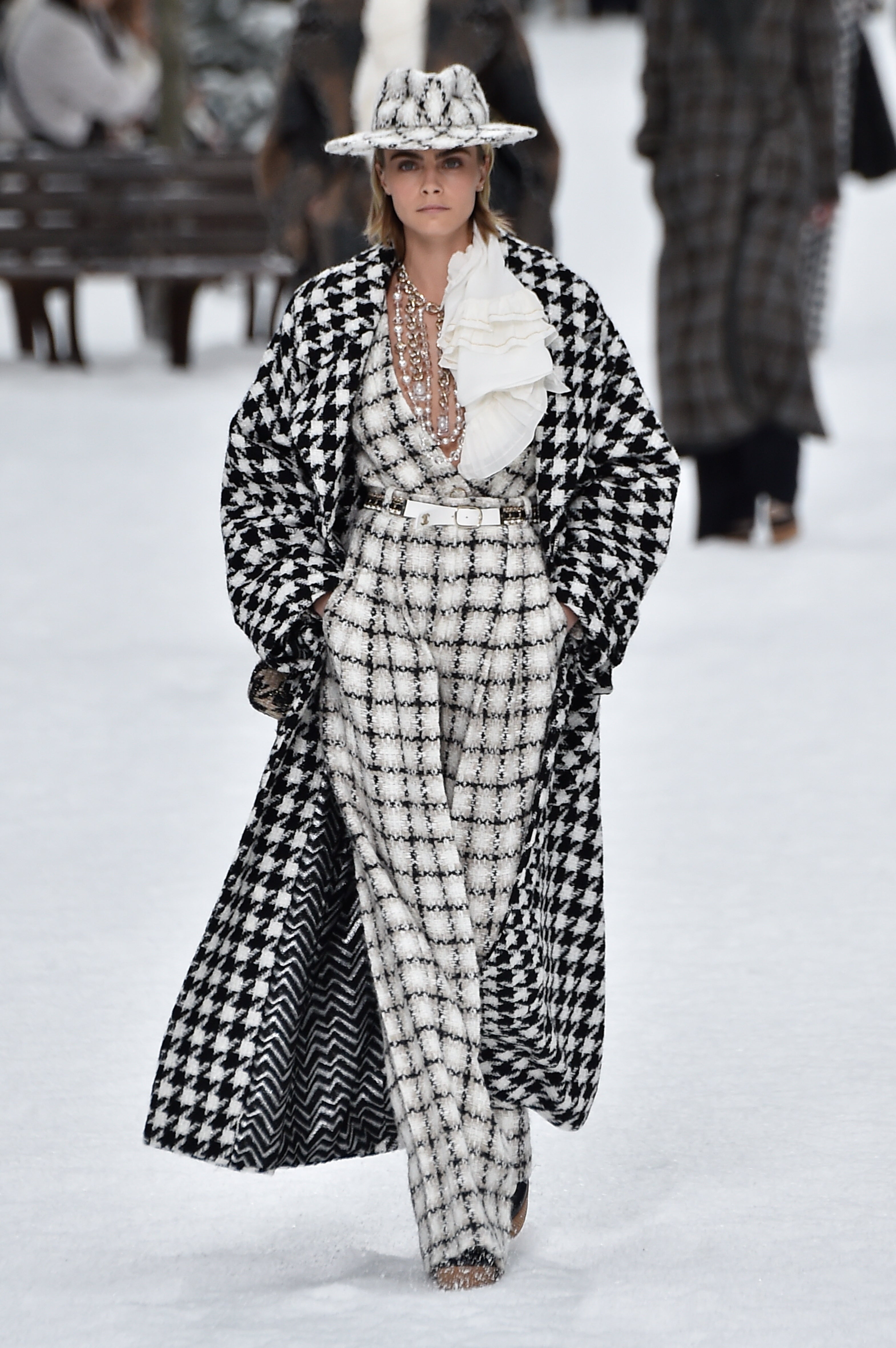 Paris Fashion Week: At Chanel, Karl Lagerfeld Gives Women a Break – The  Hollywood Reporter