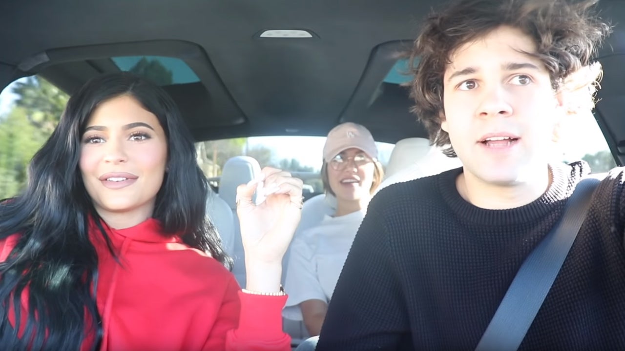 Kylie Jenner and David Dobrik Surprise Strangers at the Mall |  Entertainment Tonight