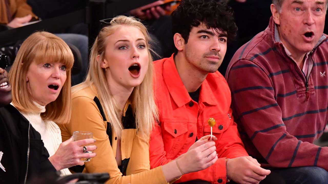 Sophie Turner Chicago Bears Game October 6, 2019 – Star Style