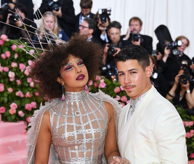 Sophie Turner Reacts to Nick Jonas as Littlefinger Lookalike at Met Gala  2019 - PureWow