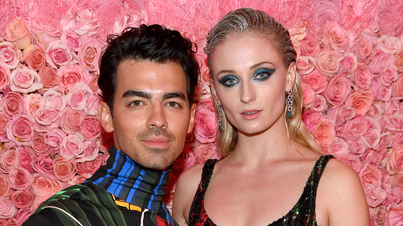 After a Surprise Wedding With Joe Jonas, Sophie Turner officially Changes  Her Name to Sophie Jonas - News18