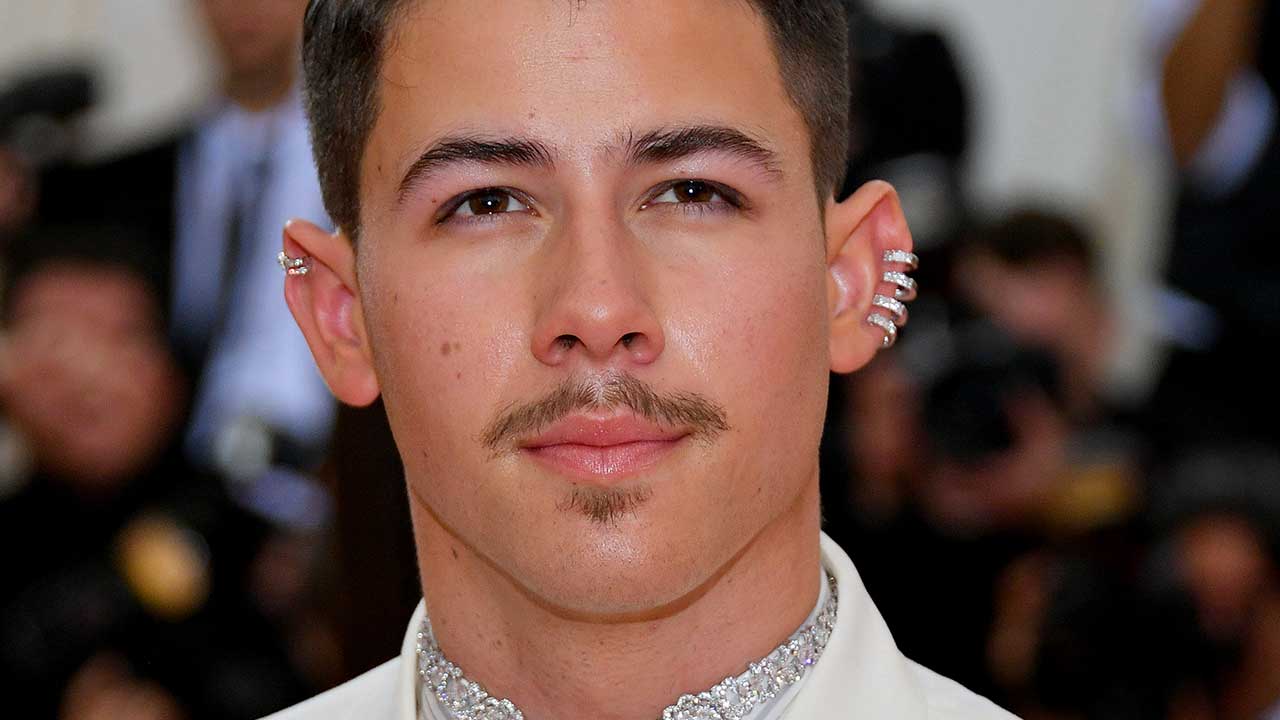 Sophie Turner Reacts to Nick Jonas as Littlefinger Lookalike at Met Gala  2019 - PureWow