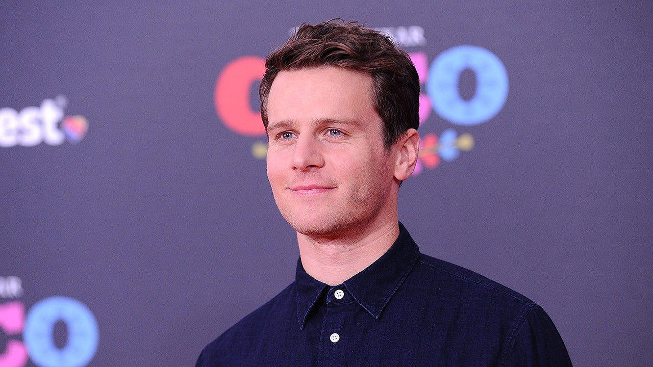 Little Shop Of Horrors' Review: Jonathan Groff Brings It Home – Deadline