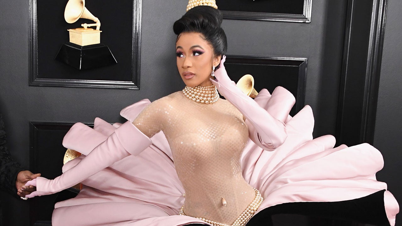 Cardi B's Abs & Cleavage Rocks Red Bandana Outfit Before Offset Split –  Hollywood Life