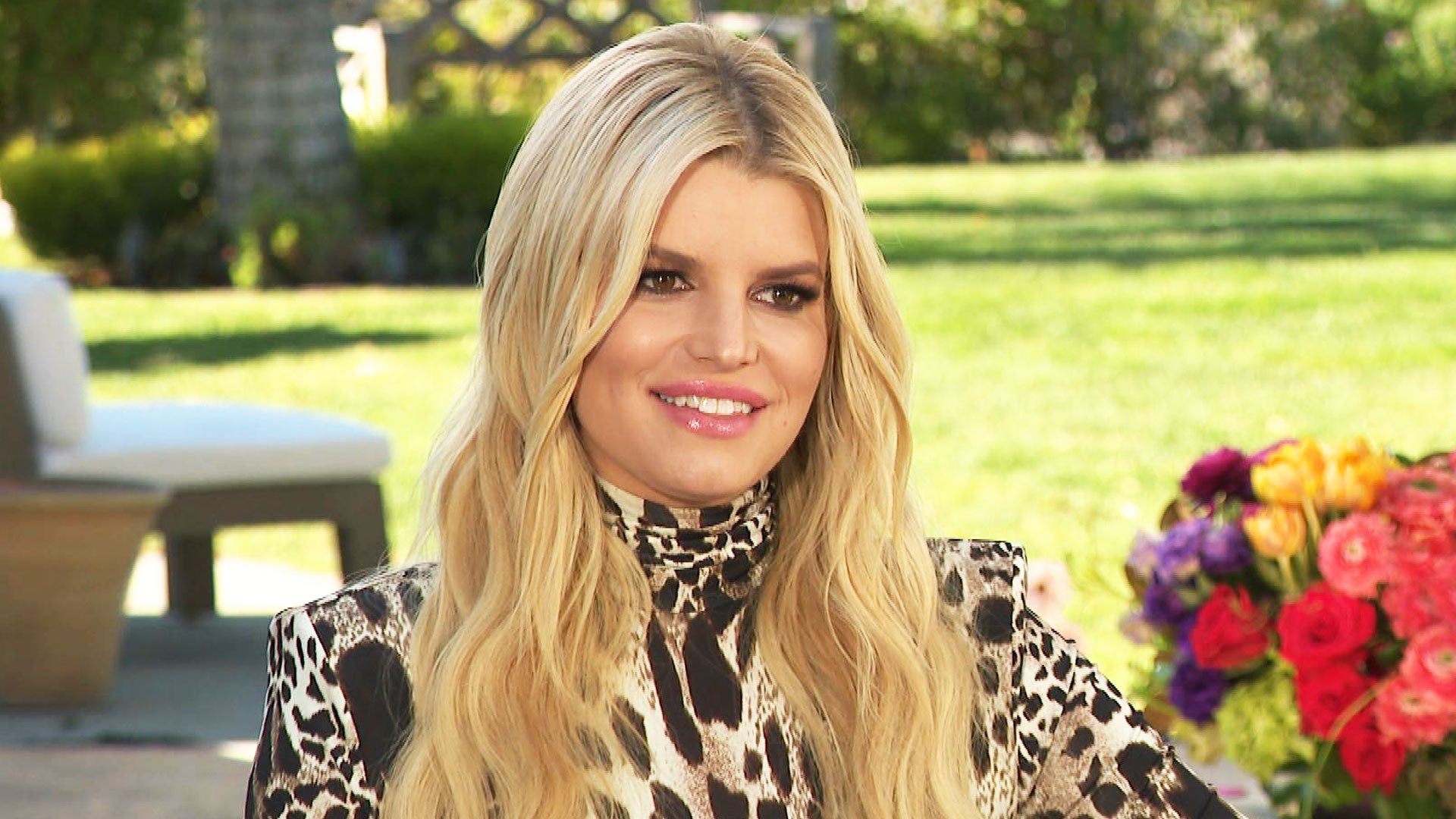 Jessica Simpson steps out in another painful outfit