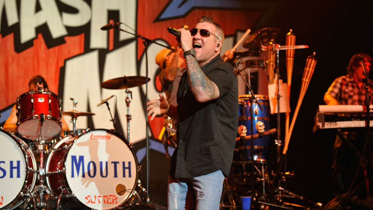 Smash Mouth singer slurs words, threatens fan at Upstate NY concert; see  the wild video 