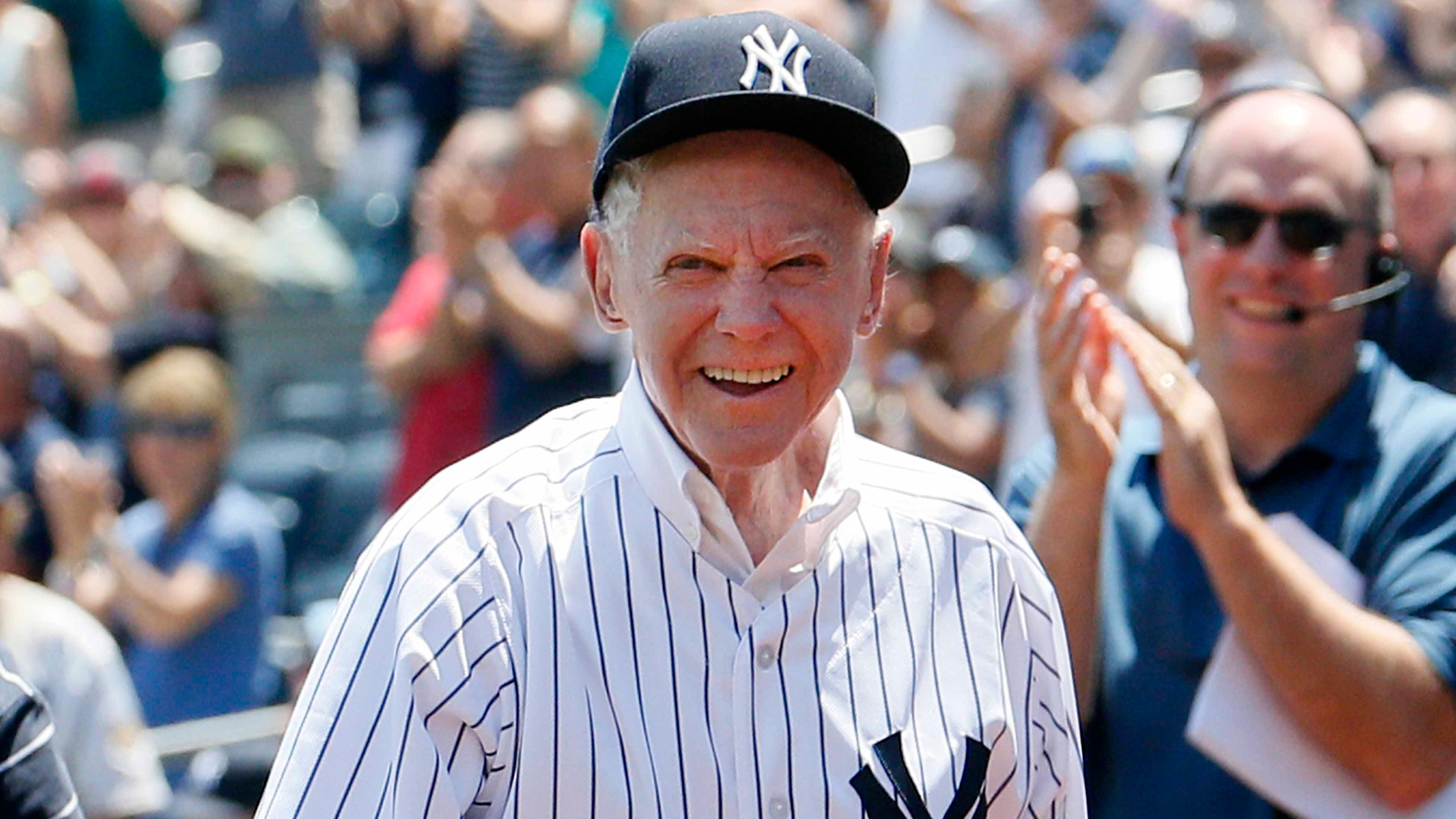 Whitey Ford, Hall of Fame Yankee pitcher, dead at 91