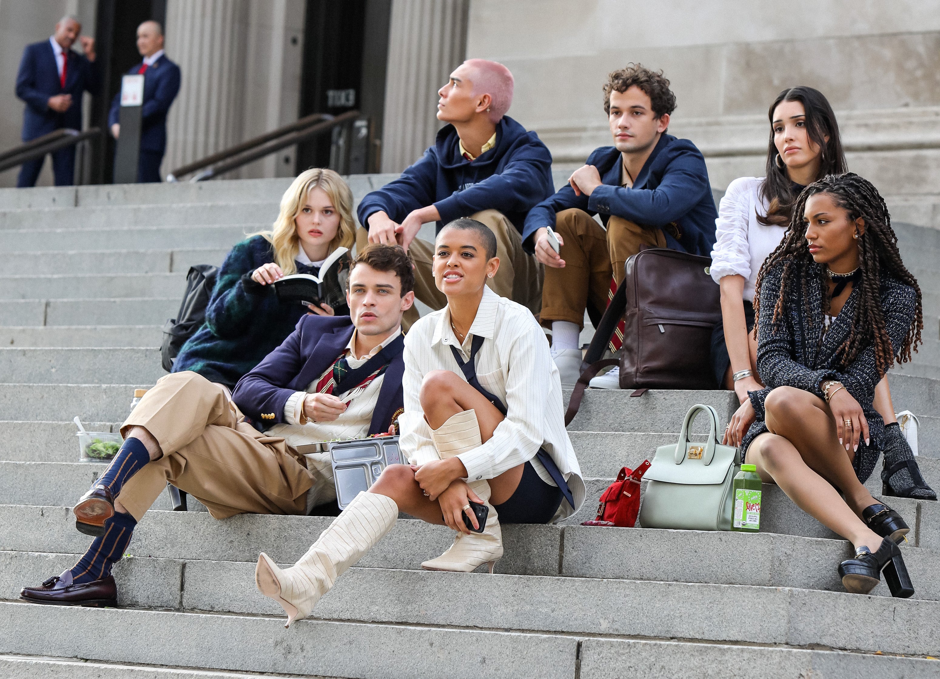 Is Gossip Girl coming back with the original cast after the reboot was  axed?