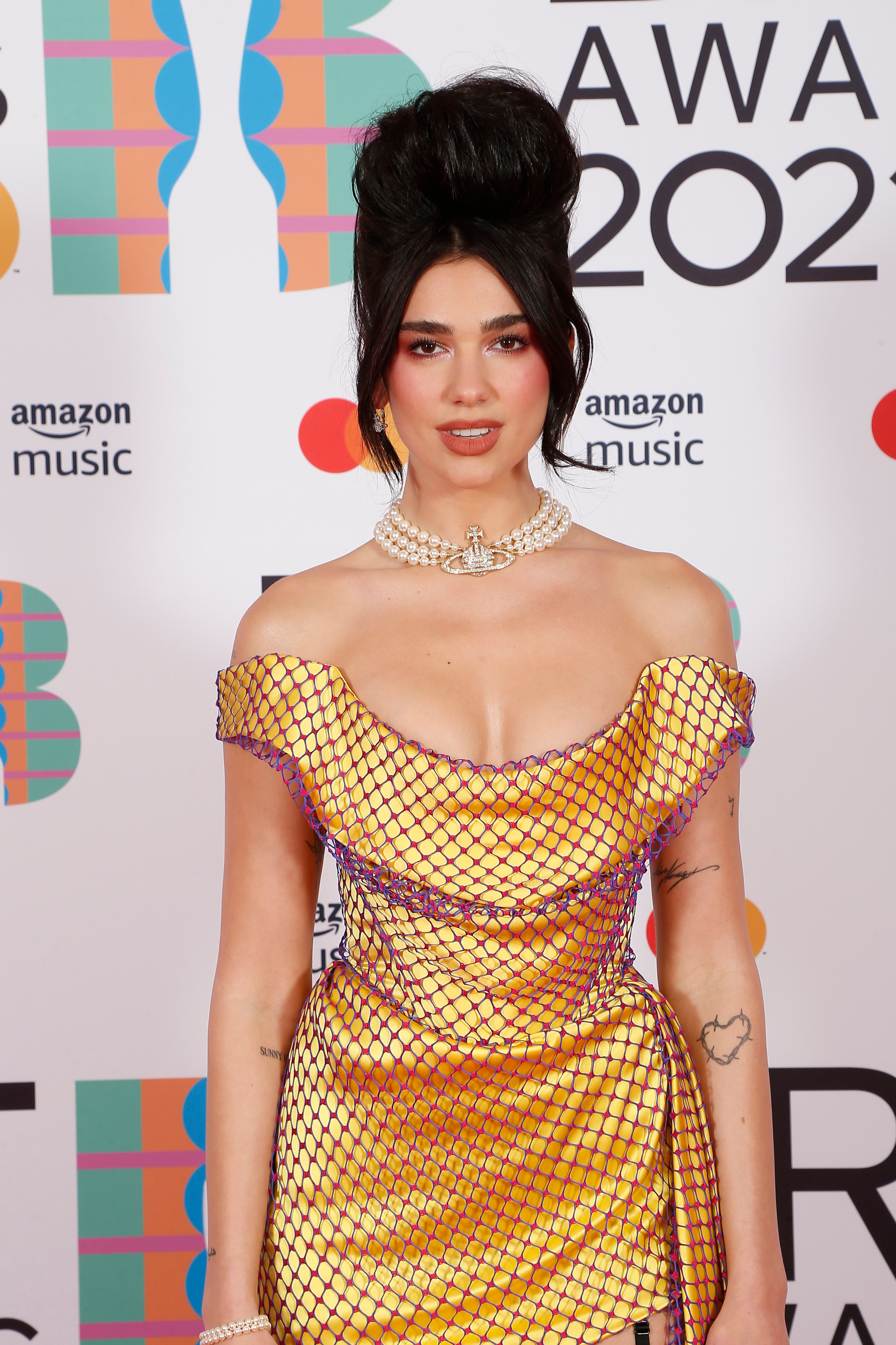 2021 BRIT Awards Red Carpet: Dua Lipa, Harry Styles & More Wow