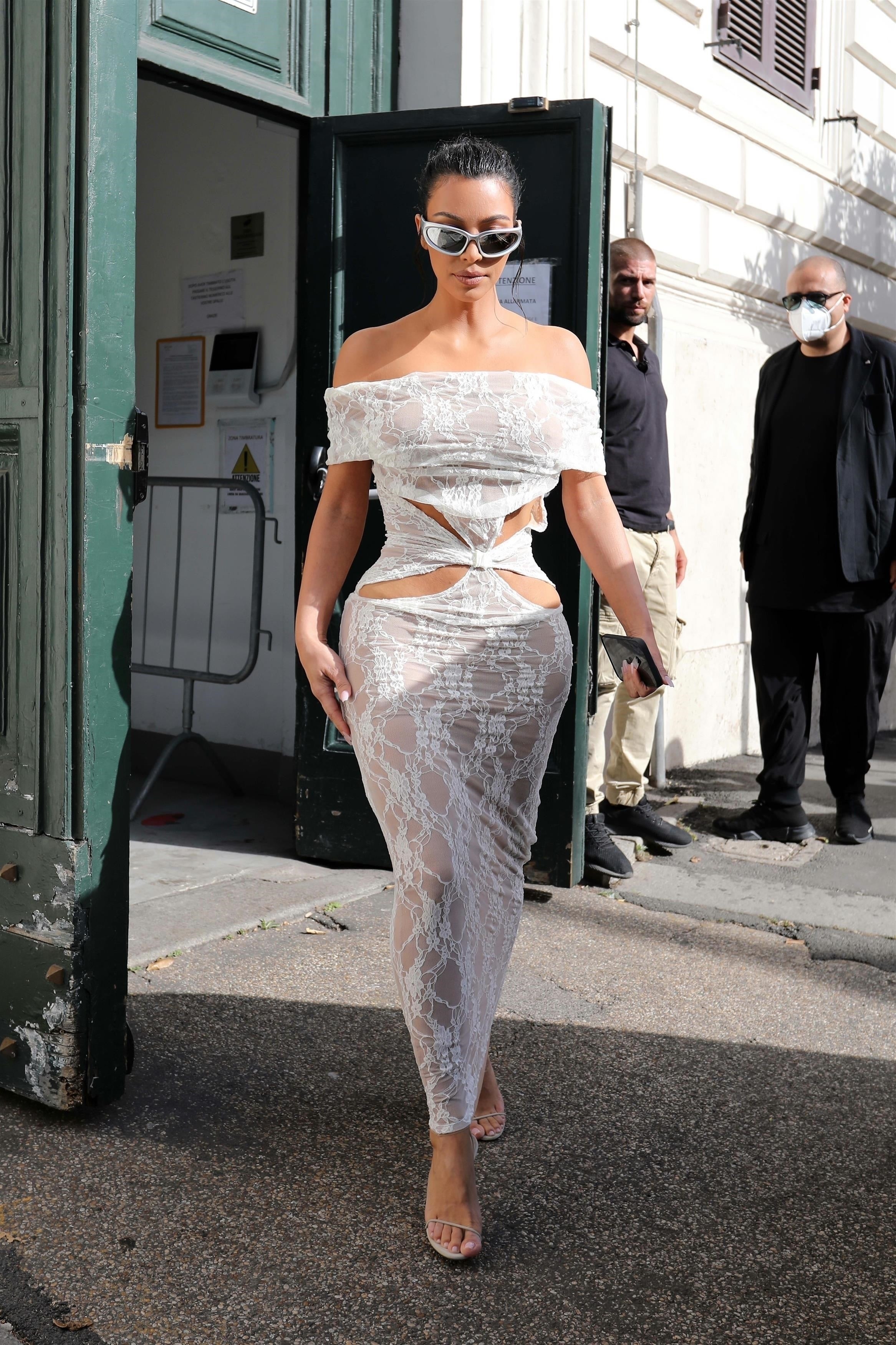 Kimberly Moss Porn Legs Heels - Kim Kardashian Wears Lace Cut-Out Dress for Visit to the Vatican With Kate  Moss | Entertainment Tonight