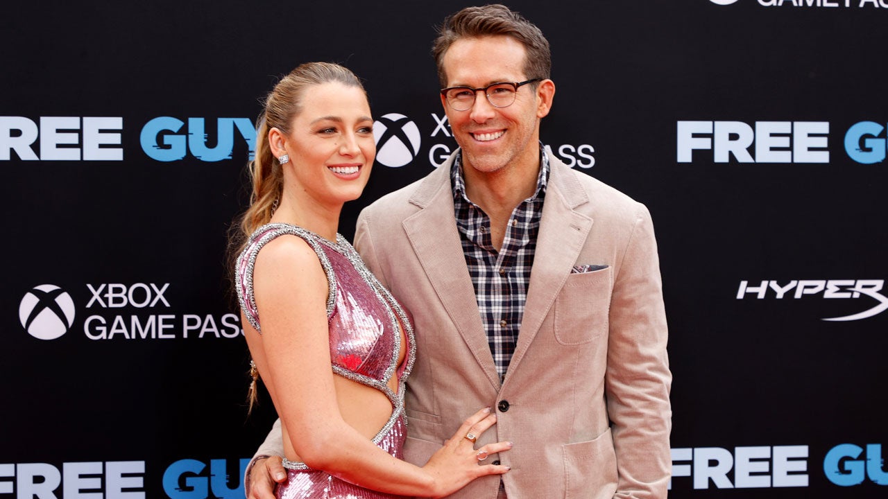 Ryan Reynolds and Blake Lively Show Sweet PDA on Instagram