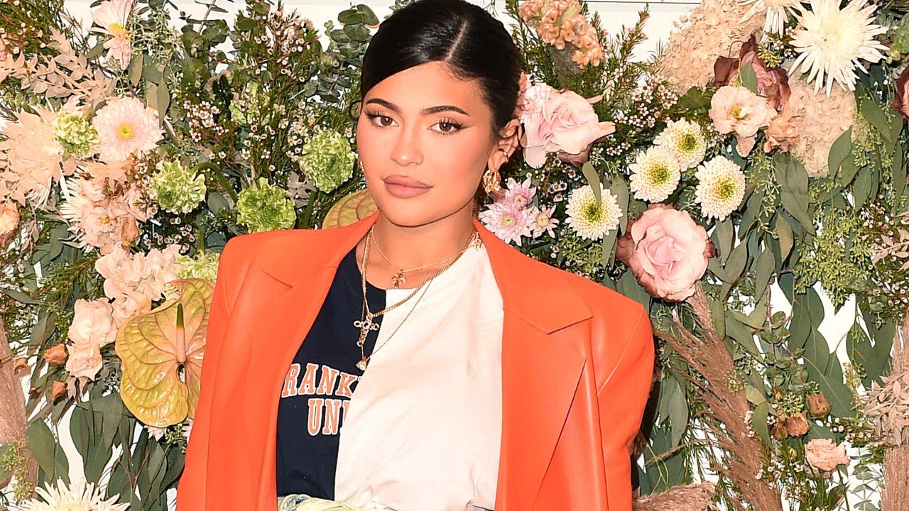 Pregnant Kylie Jenner Shows Bare Baby Bump in NYFW Outfit: Photos