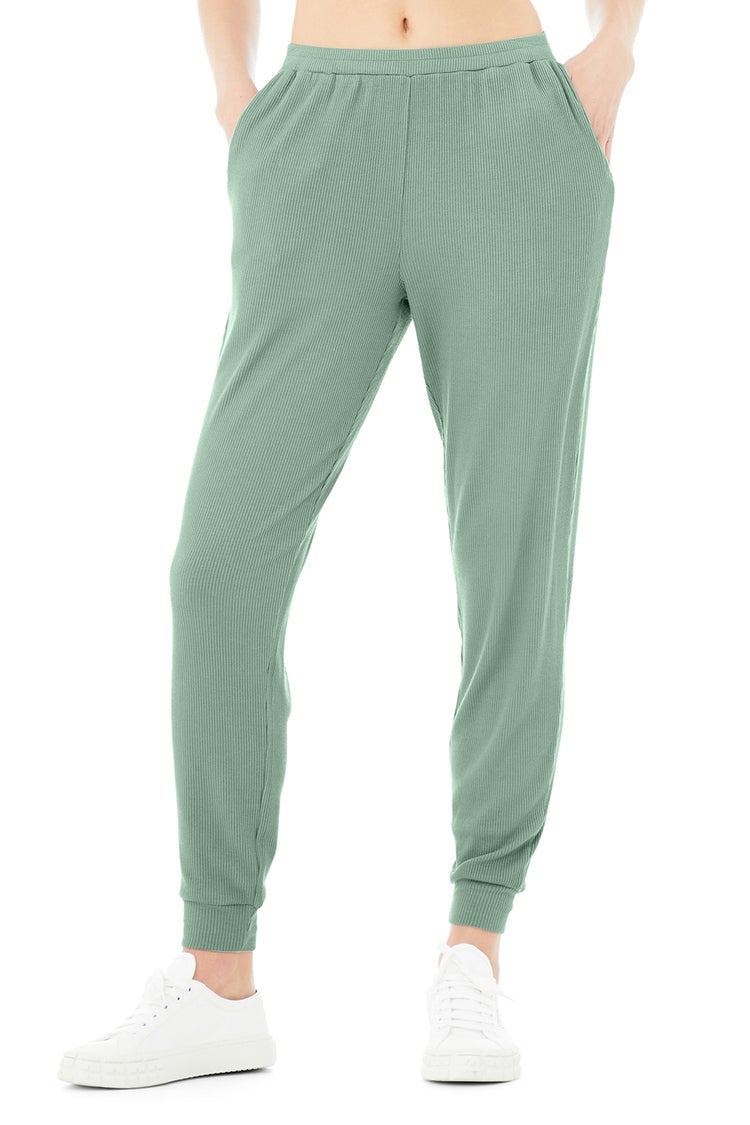 Alo Yoga Alo Soft 7/8 Cargo Jogger Green - $49 (59% Off Retail) - From  Samantha