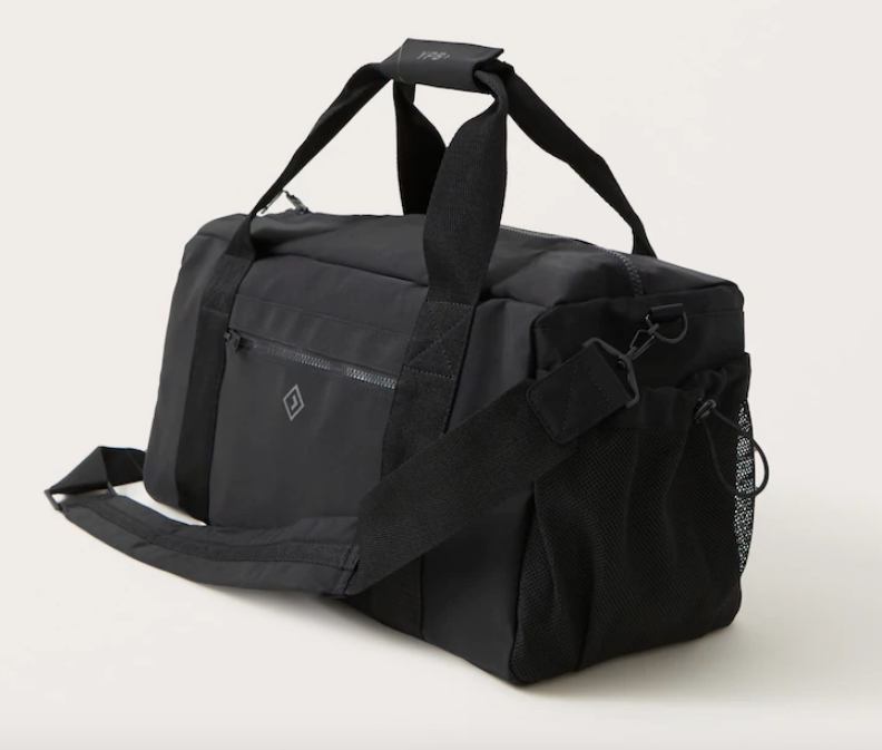 Gym Bag Essentials: Everything a Guy Needs for His Workout – Black