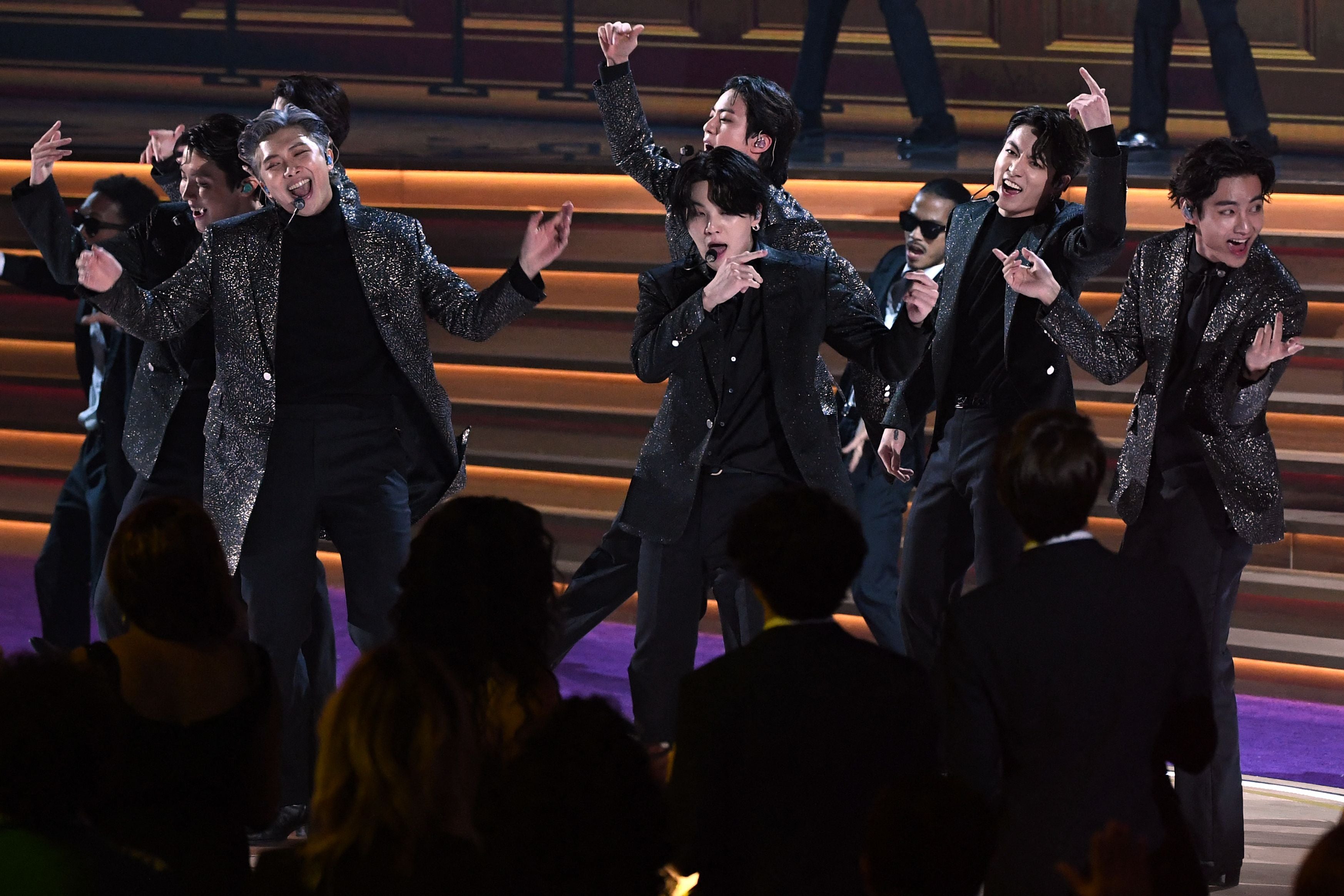V Report] BTS wowed by Grammy performances, wants to be among them next year