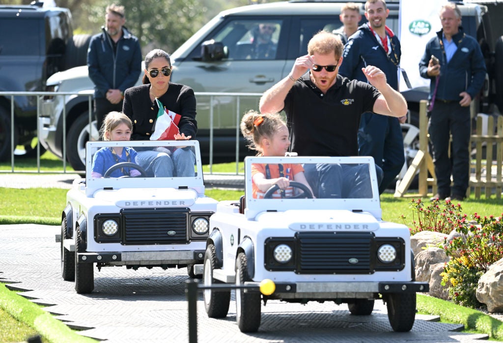 INSPIRATIONAL INVICTUS GAMES COUPLE WOLF AND KATRIEN WIN LAND ROVER 'ABOVE  AND BEYOND' AWARD