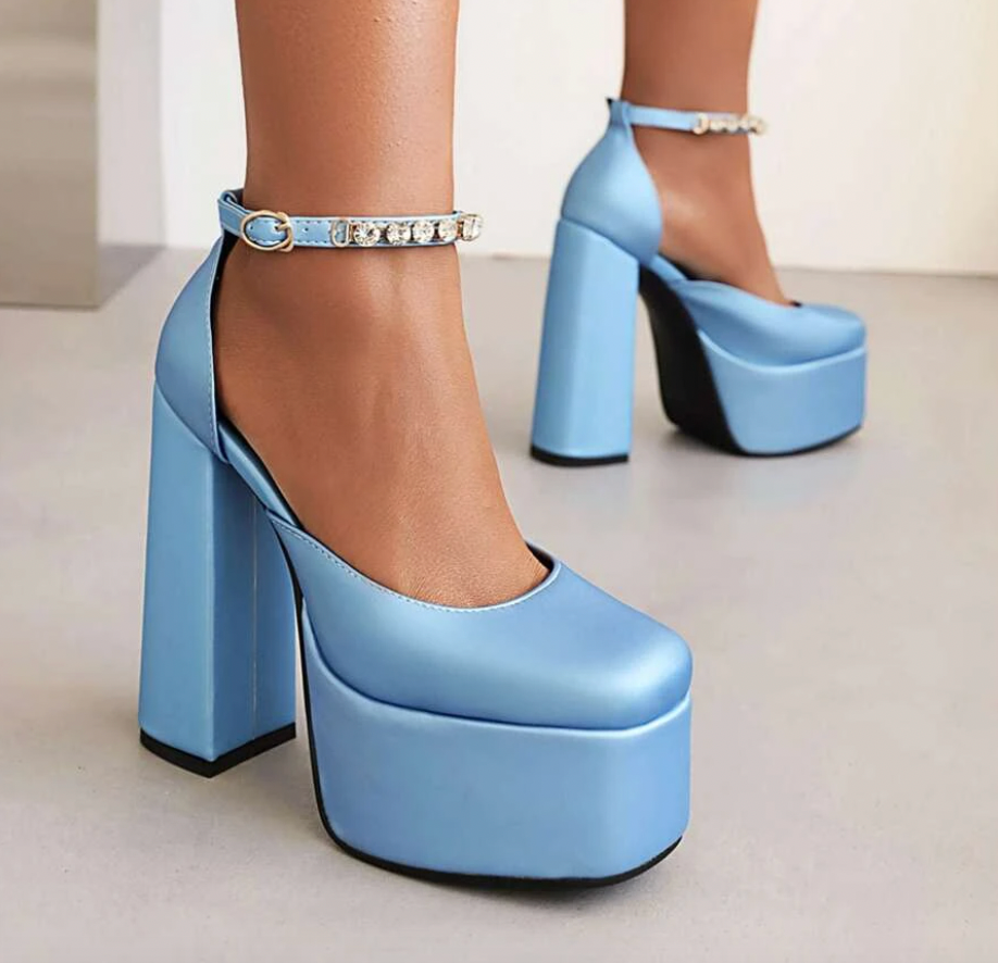 Six inch killer heels bring Victoria Beckham look to High Street |  Independent.ie